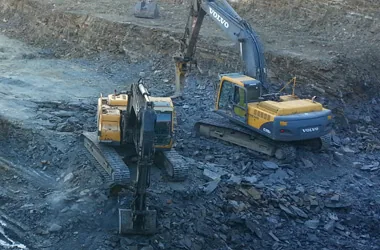 Багер при изкоп за строителен обект